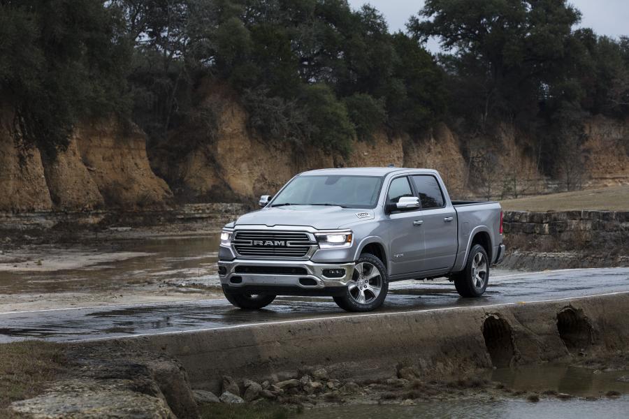  Dodge Ram 1500 Laramie Crew Cab (DT) 2018 года  (фото 9 из 22)